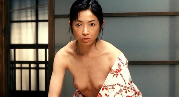 荻野目慶子が濡れ場ではだけた浴衣からおっぱい