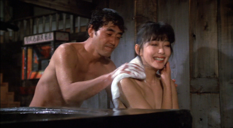 時代屋の女房の濡れ場で裸で背中を洗われる夏目雅子