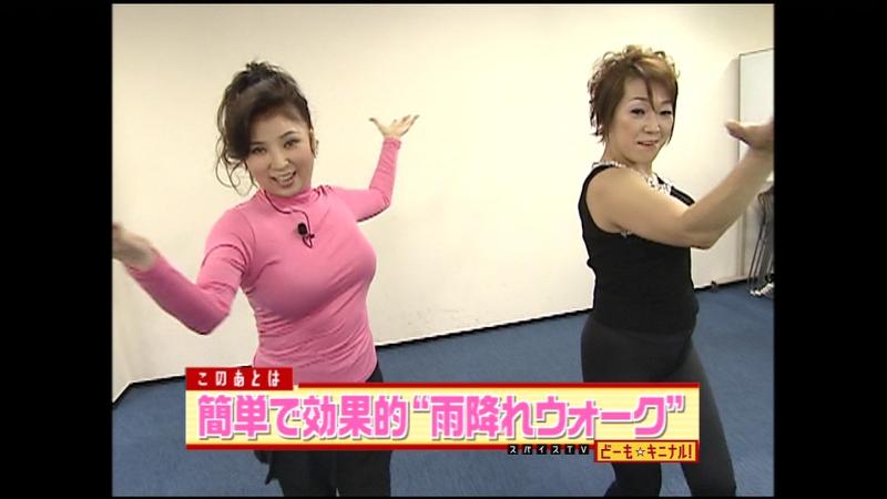 ピンクのニットで着衣巨乳な八代亜紀