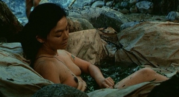 濡れ場で裸の藤田弓子がしっとりした入浴シーン